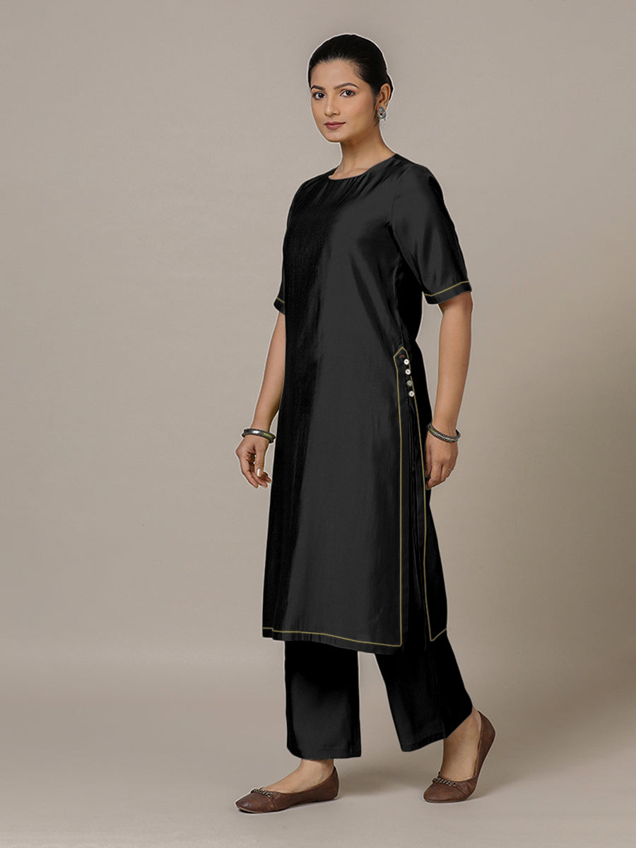 Riya x Rozaana Kurta, in Black Viscose, featuring elbow sleeves and jewel neckline, made for daily & work (view 6).