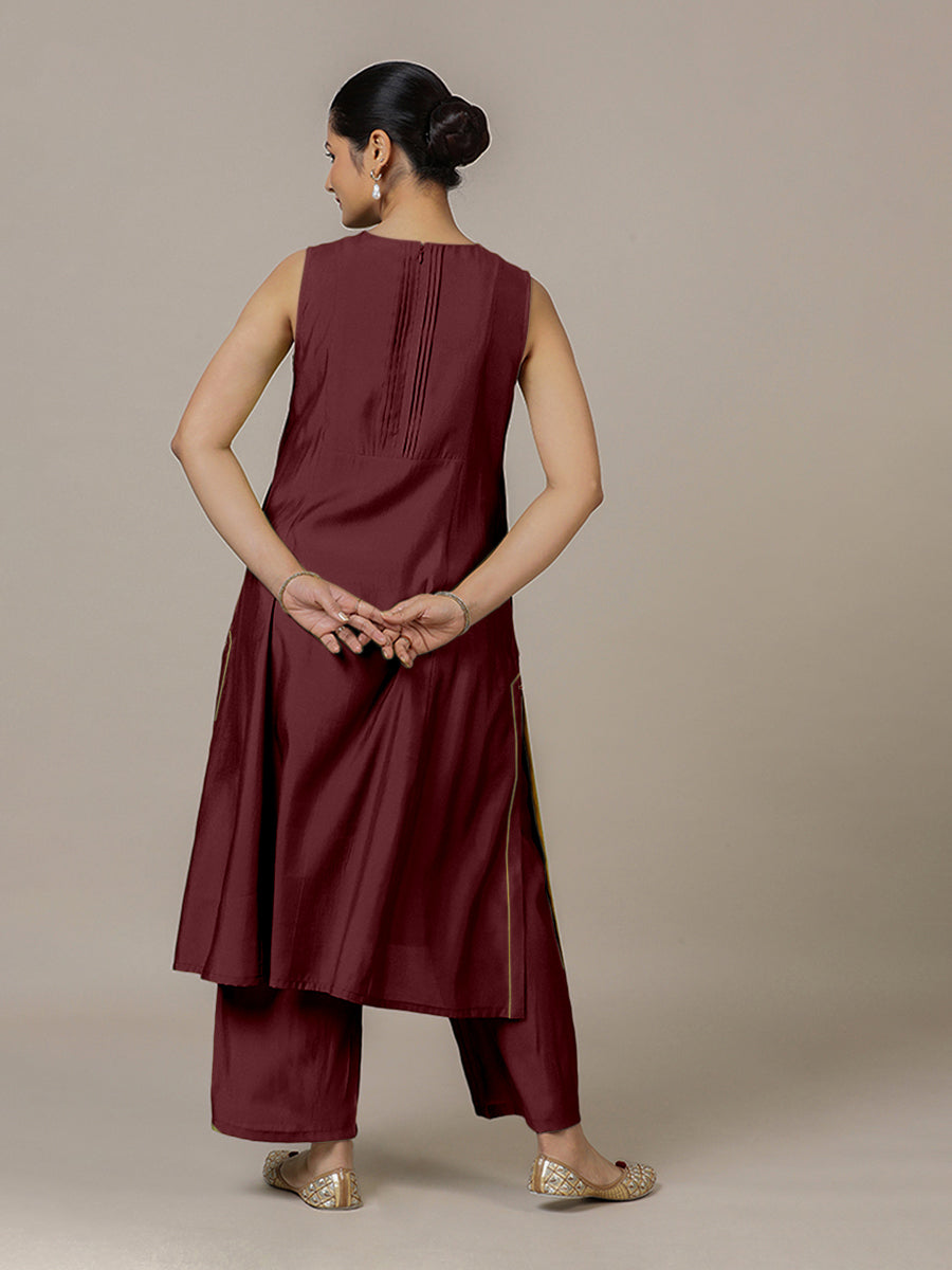 Sameera x Rozaana Kurta, in Maroon Viscose, featuring sleeveless and jewel neckline, made for daily & work (view 2).