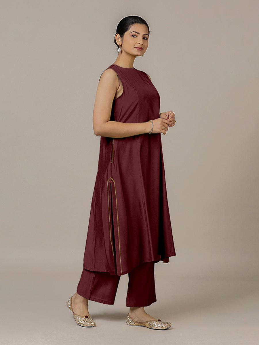 Sameera x Rozaana Kurta, in Maroon Viscose, featuring sleeveless and jewel neckline, made for daily & work (view 7).