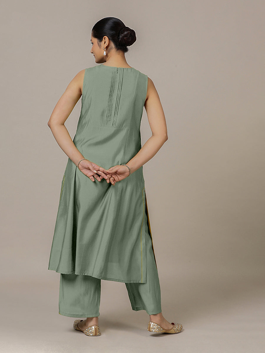 Sameera x Rozaana Kurta, in Green Viscose, featuring sleeveless and jewel neckline, made for daily & work (view 2).