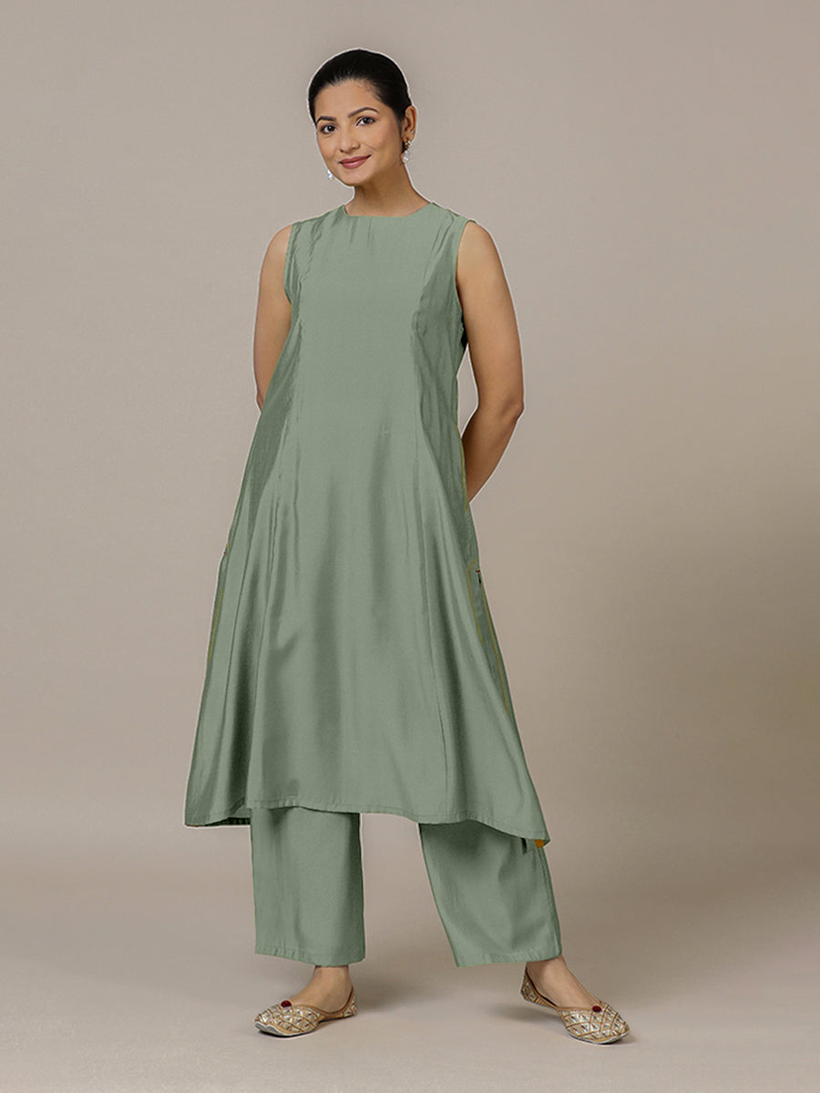 Sameera x Rozaana Kurta, in Green Viscose, featuring sleeveless and jewel neckline, made for daily & work (view 6).