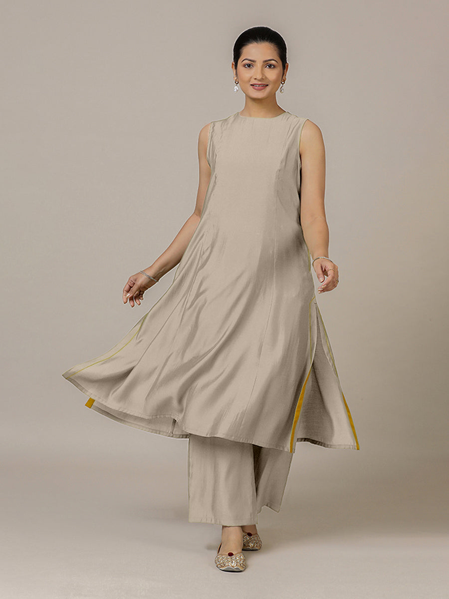 Sameera x Rozaana Kurta, in Grey Viscose, featuring sleeveless and jewel neckline, made for daily & work (view 5).