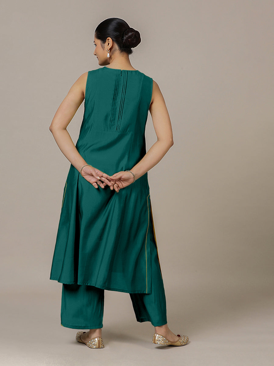 Sameera x Rozaana Kurta, in Green Viscose, featuring sleeveless and jewel neckline, made for daily & work (view 2).