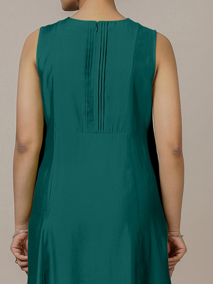 Sameera x Rozaana Kurta, in Green Viscose, featuring sleeveless and jewel neckline, made for daily & work (view 3).