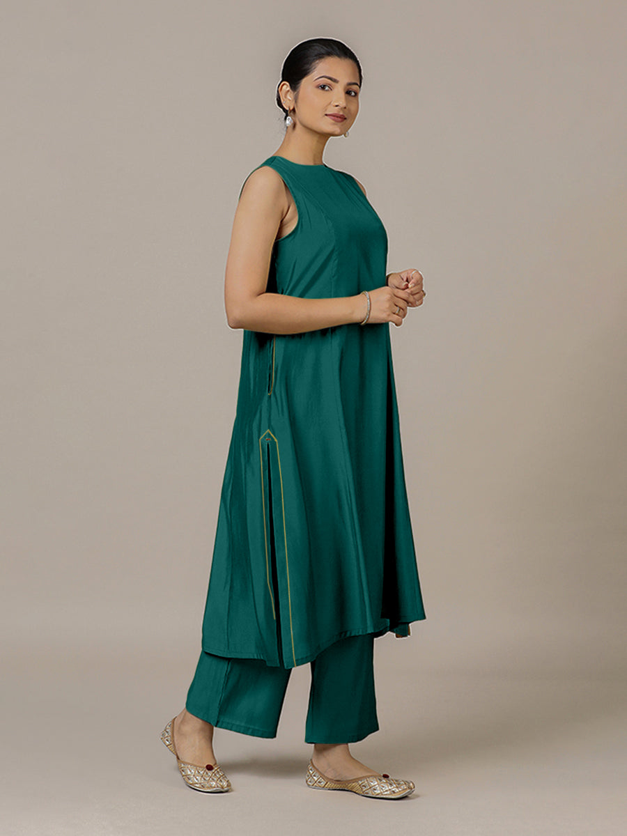 Sameera x Rozaana Kurta, in Green Viscose, featuring sleeveless and jewel neckline, made for daily & work (view 7).