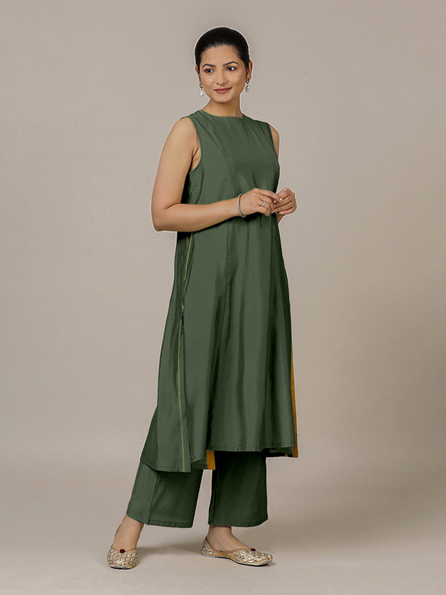 Sameera x Rozaana Kurta, in Green Viscose, featuring sleeveless and jewel neckline, made for daily & work (view 5).