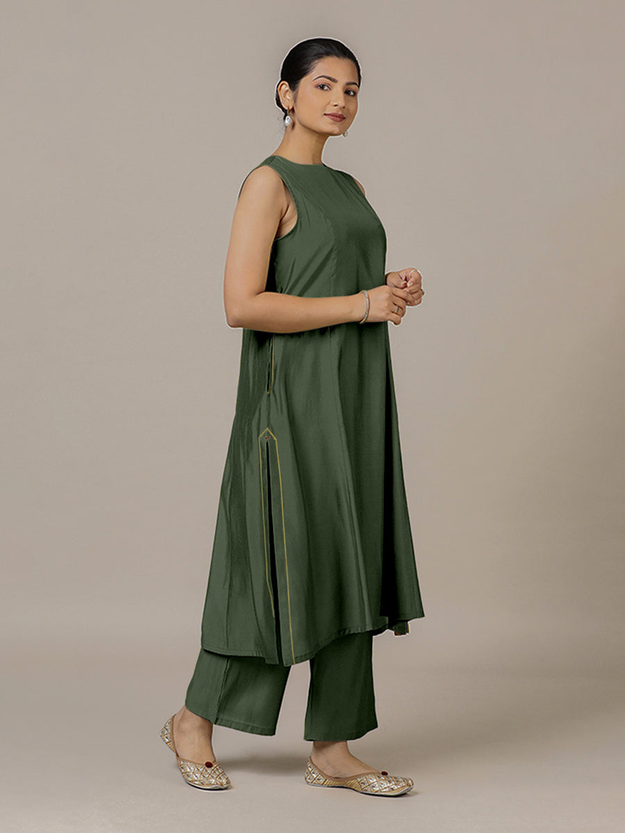 Sameera x Rozaana Kurta, in Green Viscose, featuring sleeveless and jewel neckline, made for daily & work (view 7).