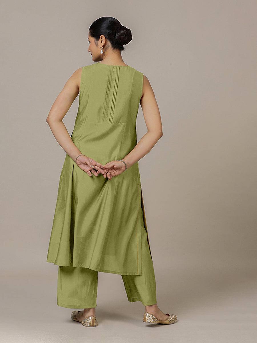 Sameera x Rozaana Kurta, in Green Viscose, featuring sleeveless and jewel neckline, made for daily & work (view 2).