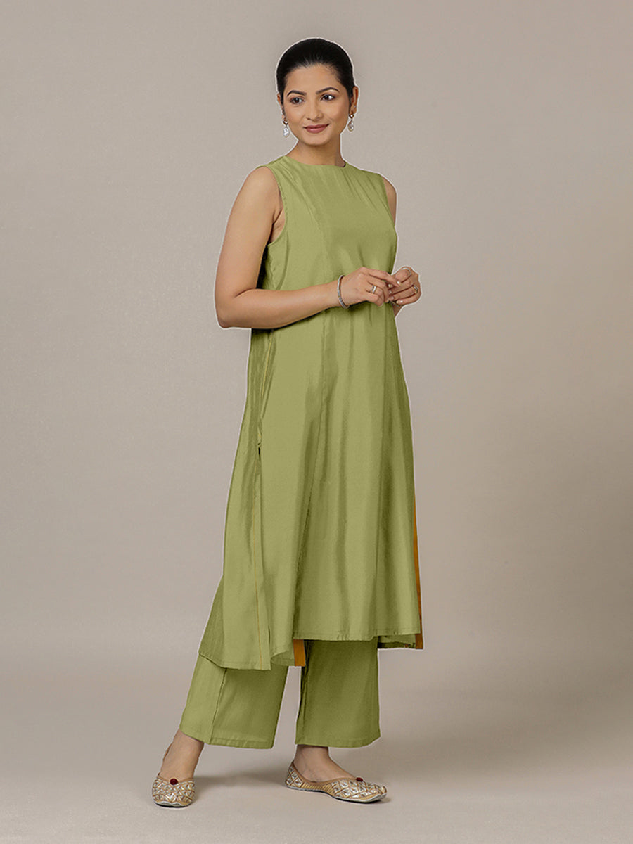 Sameera x Rozaana Kurta, in Green Viscose, featuring sleeveless and jewel neckline, made for daily & work (view 5).
