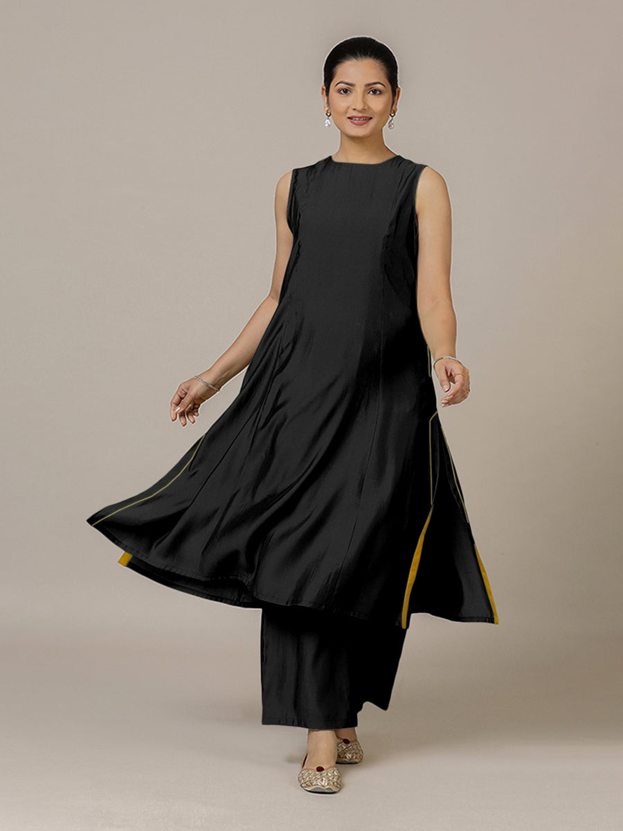 Sameera x Rozaana Kurta, in Black Viscose, featuring sleeveless and jewel neckline, made for daily & work (view 6).