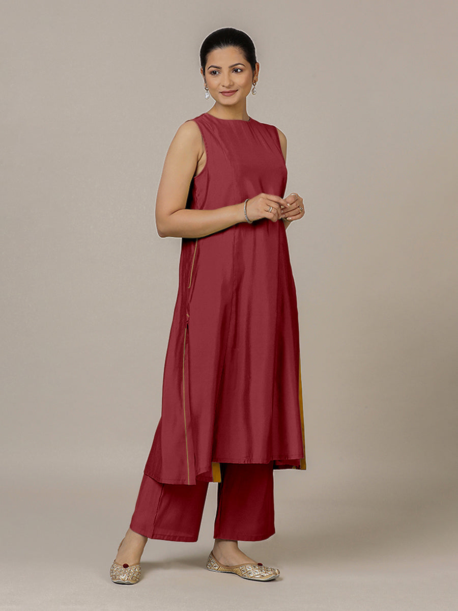 Sameera x Rozaana Kurta, in Red Viscose, featuring sleeveless and jewel neckline, made for daily & work (view 5).