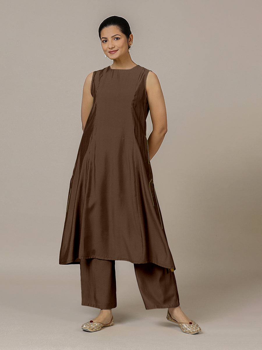 Sameera x Rozaana Kurta, in Brown Viscose, featuring sleeveless and jewel neckline, made for daily & work (view 7).