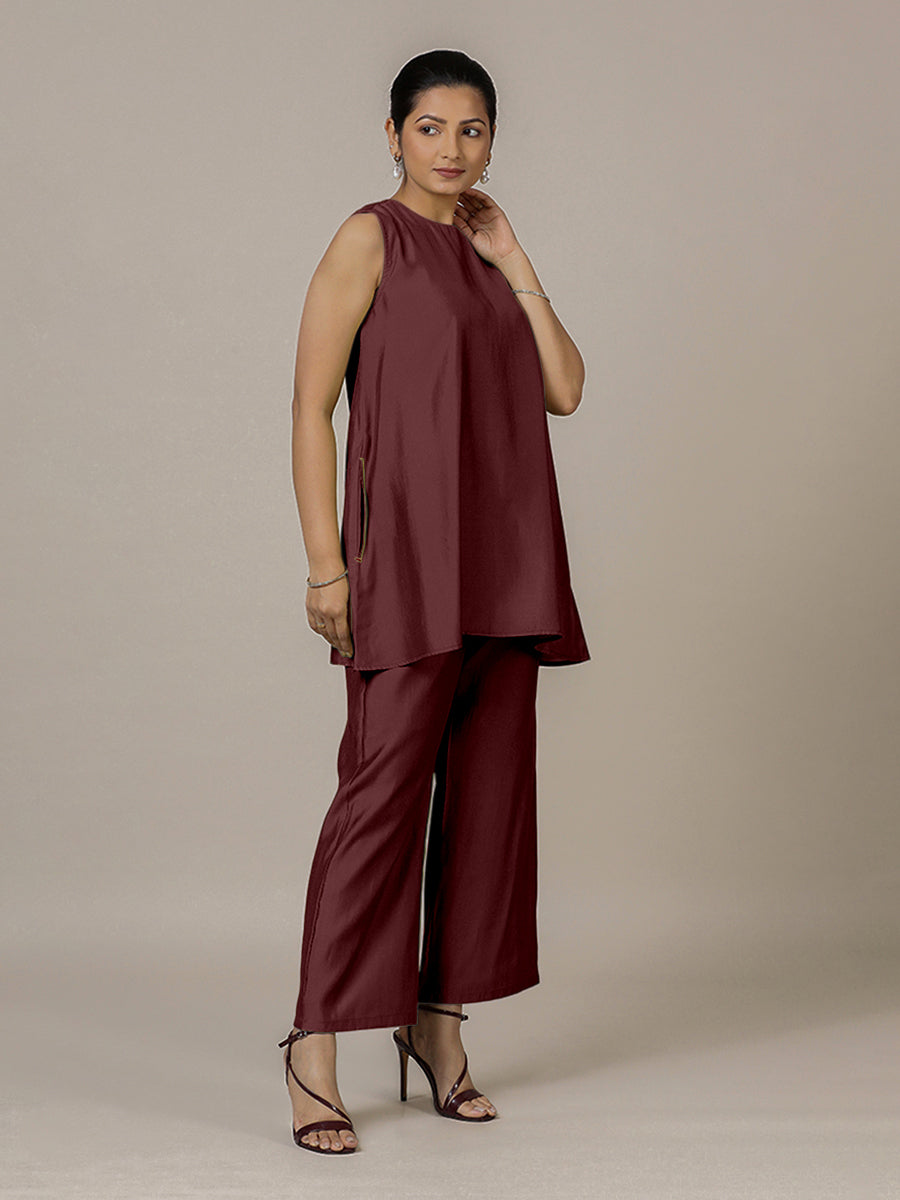 Sana x Rozaana Kurta, in Maroon Viscose, featuring sleeveless and jewel neckline, made for daily & work (view 6).