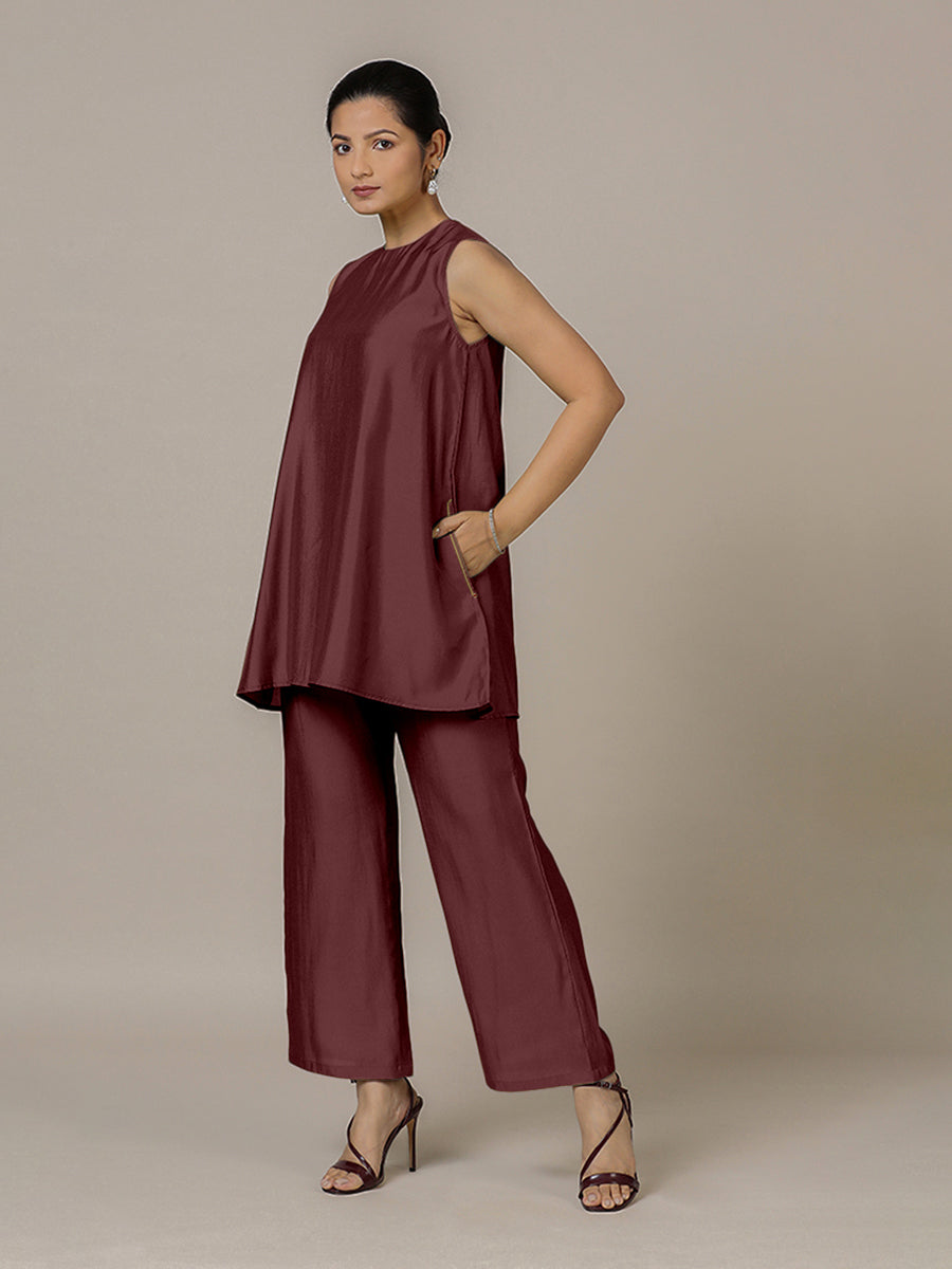 Sana x Rozaana Kurta, in Maroon Viscose, featuring sleeveless and jewel neckline, made for daily & work (view 7).