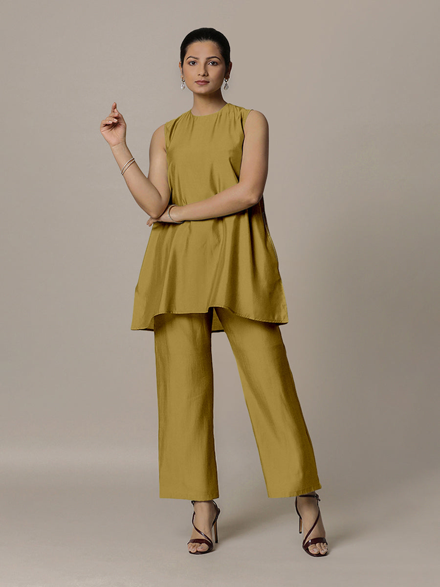 Sana x Rozaana Kurta, in Yellow Viscose, featuring sleeveless and jewel neckline, made for daily & work.