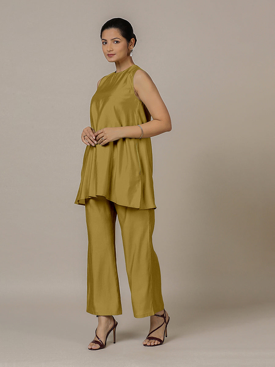 Sana x Rozaana Kurta, in Yellow Viscose, featuring sleeveless and jewel neckline, made for daily & work (view 5).