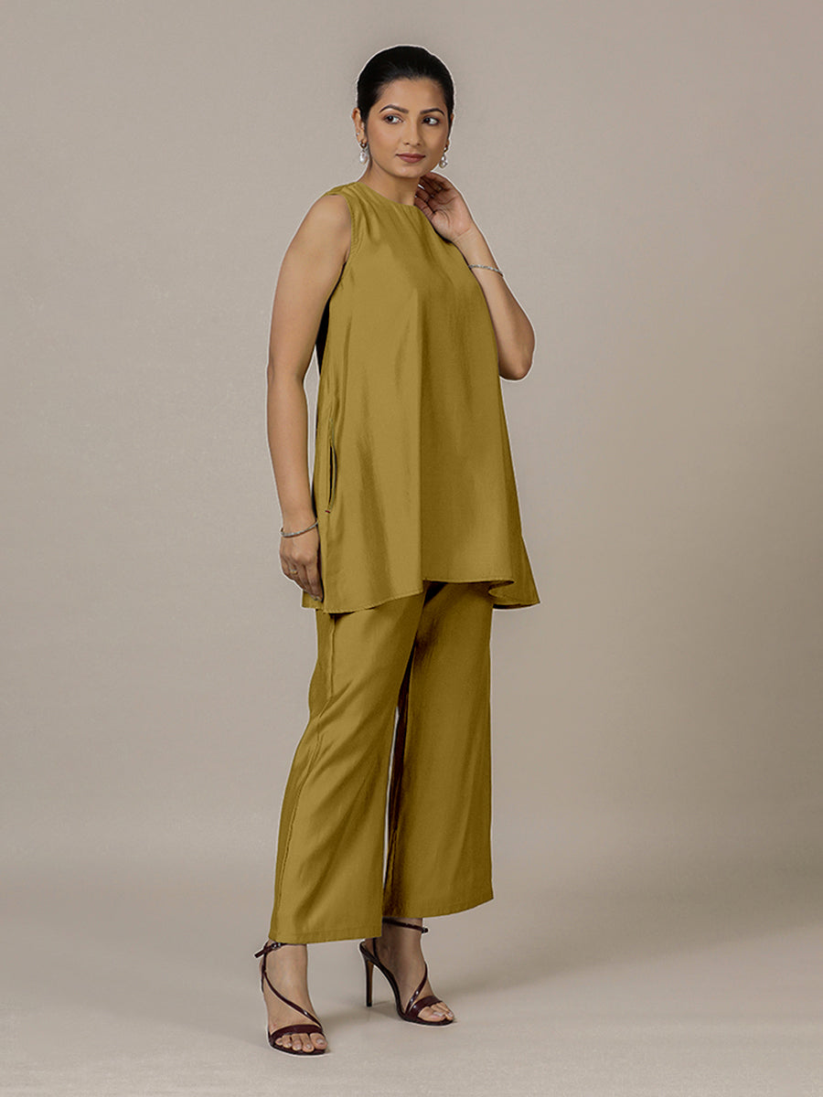 Sana x Rozaana Kurta, in Yellow Viscose, featuring sleeveless and jewel neckline, made for daily & work (view 7).