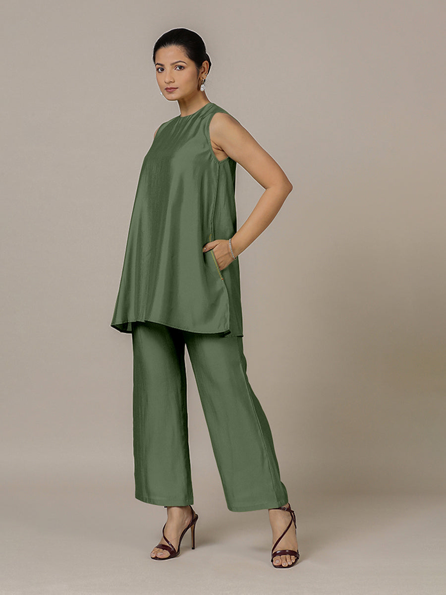 Sana x Rozaana Kurta, in Green Viscose, featuring sleeveless and jewel neckline, made for daily & work (view 6).