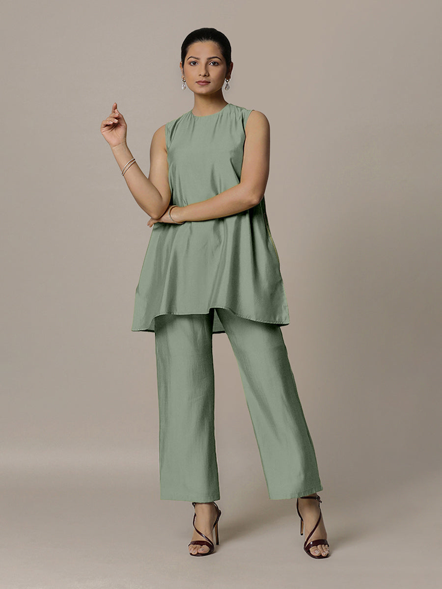 Sana x Rozaana Kurta, in Green Viscose, featuring sleeveless and jewel neckline, made for daily & work (view 5).