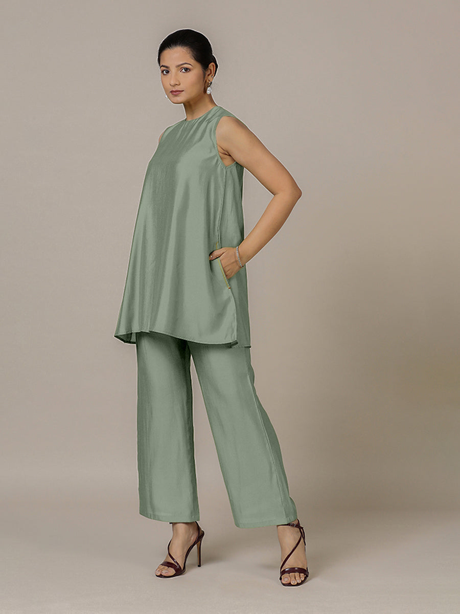 Sana x Rozaana Kurta, in Green Viscose, featuring sleeveless and jewel neckline, made for daily & work (view 7).