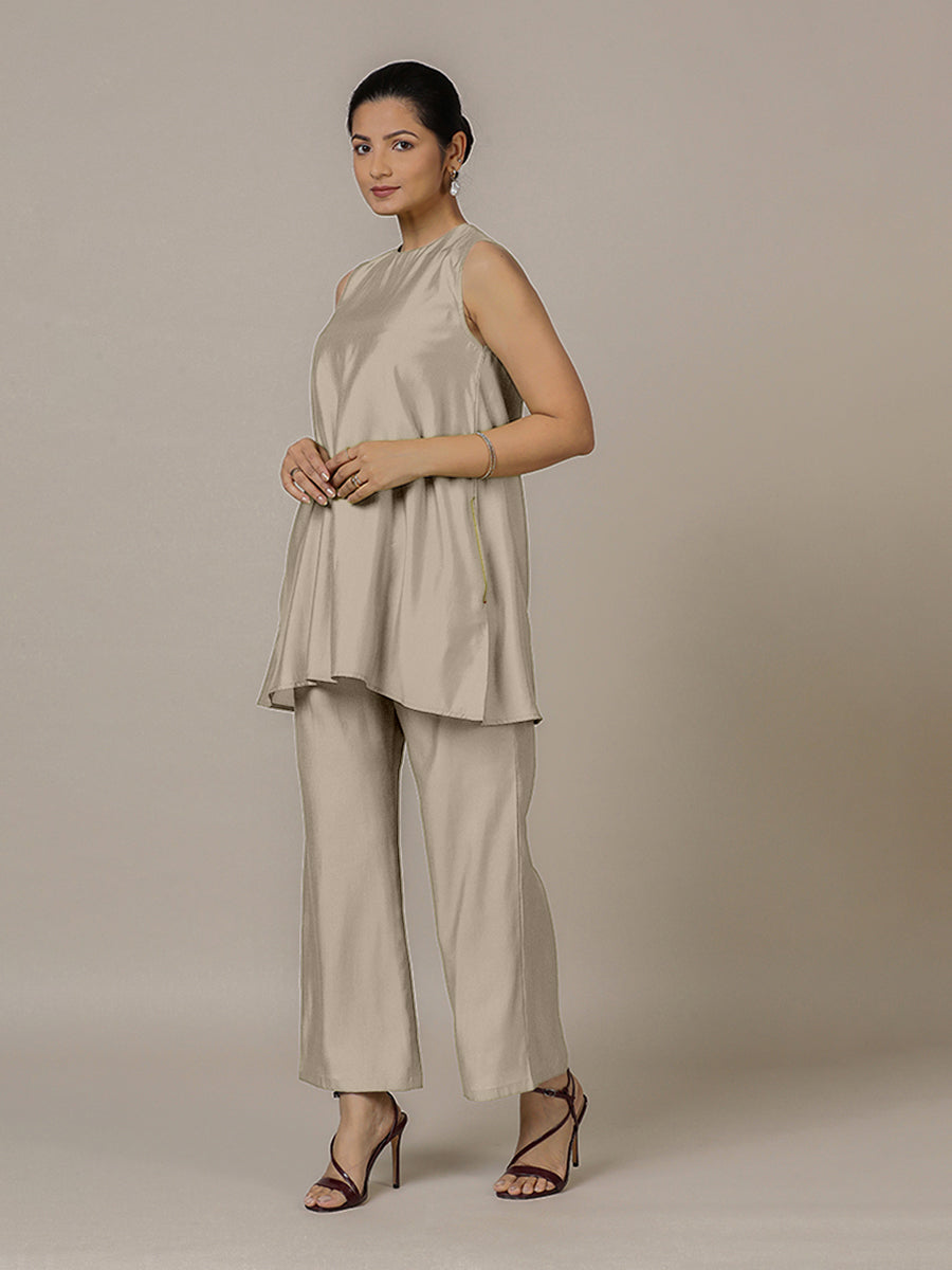 Sana x Rozaana Kurta, in Grey Viscose, featuring sleeveless and jewel neckline, made for daily & work (view 5).