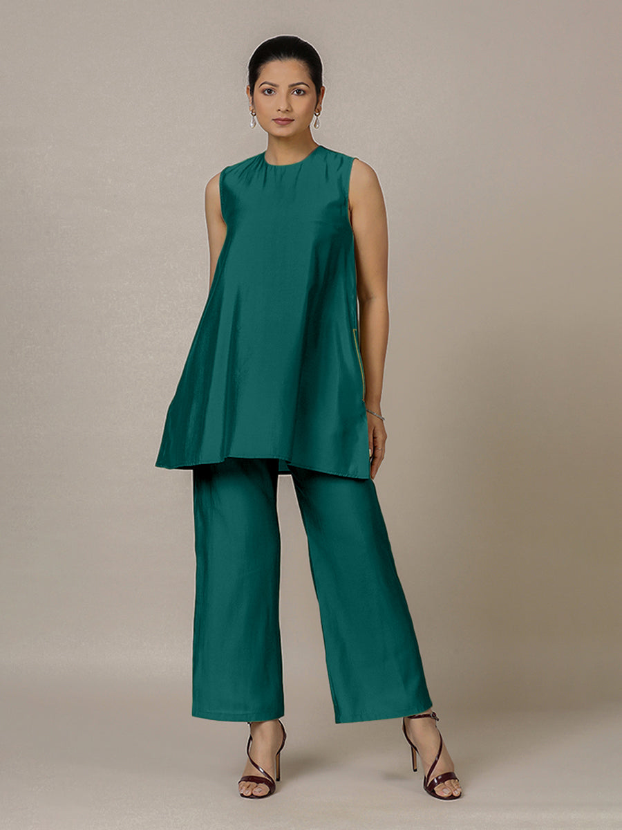 Sana x Rozaana Kurta, in Green Viscose, featuring sleeveless and jewel neckline, made for daily & work (view 7).
