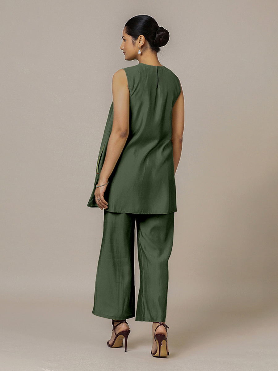 Sana x Rozaana Kurta, in Green Viscose, featuring sleeveless and jewel neckline, made for daily & work (view 2).