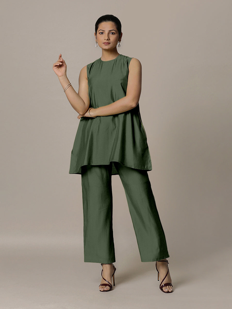 Sana x Rozaana Kurta, in Green Viscose, featuring sleeveless and jewel neckline, made for daily & work (view 5).