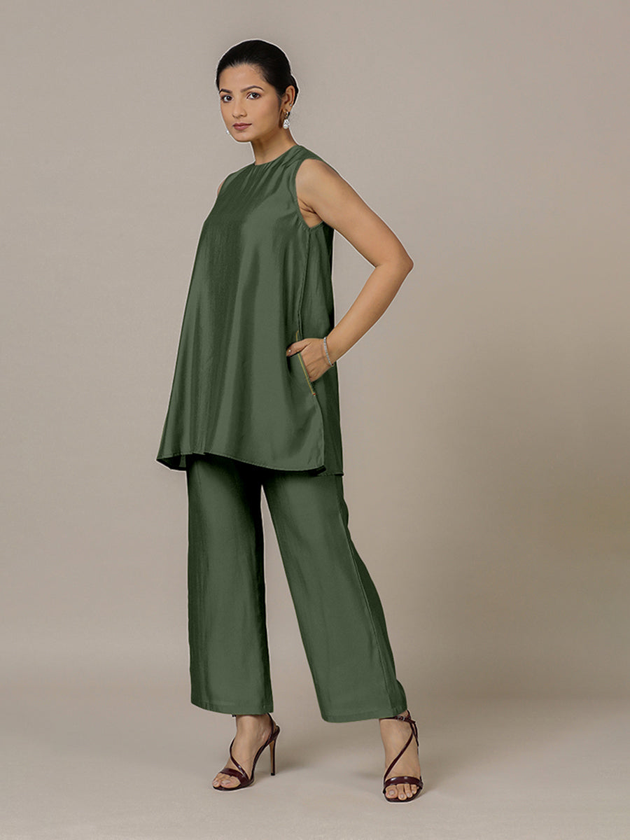 Sana x Rozaana Kurta, in Green Viscose, featuring sleeveless and jewel neckline, made for daily & work (view 6).
