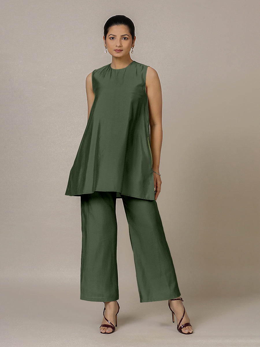 Sana x Rozaana Kurta, in Green Viscose, featuring sleeveless and jewel neckline, made for daily & work (view 7).