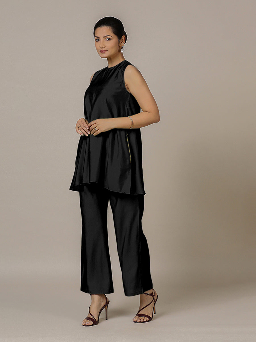 Sana x Rozaana Kurta, in Black Viscose, featuring sleeveless and jewel neckline, made for daily & work (view 5).