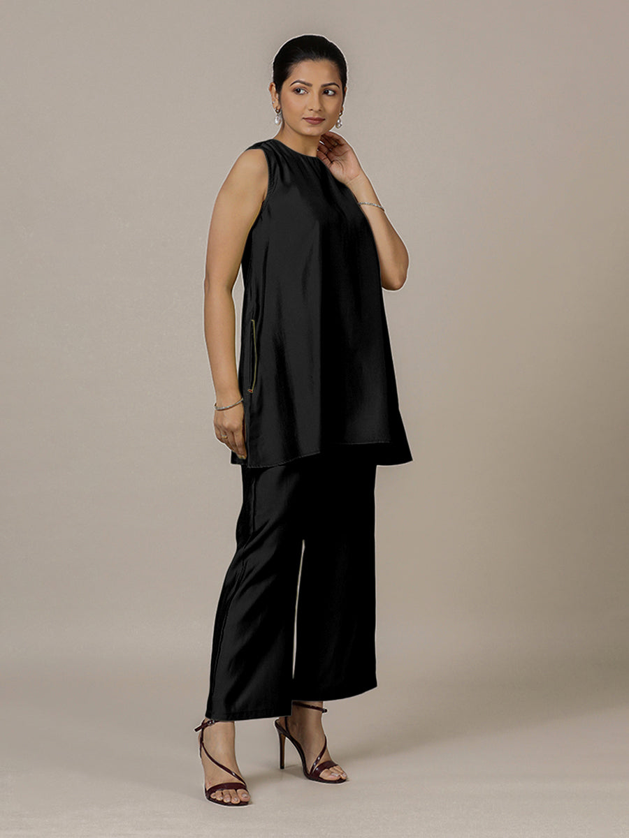 Sana x Rozaana Kurta, in Black Viscose, featuring sleeveless and jewel neckline, made for daily & work (view 7).