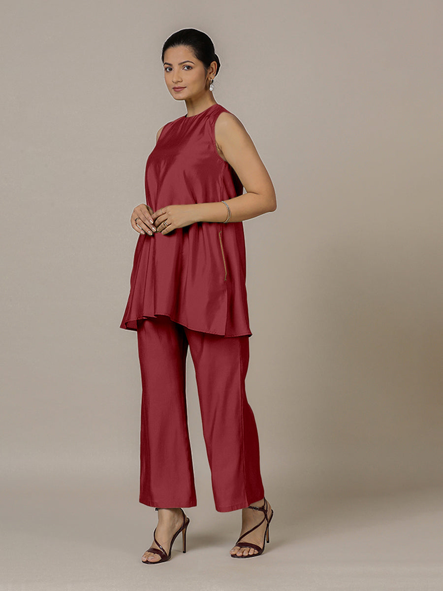 Sana x Rozaana Kurta, in Red Viscose, featuring sleeveless and jewel neckline, made for daily & work (view 5).