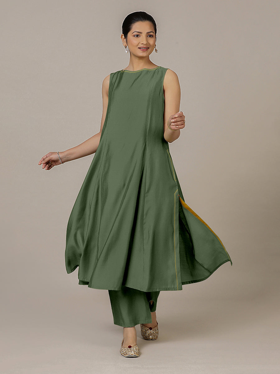 Sarah x Rozaana Kurta, in Green Viscose, featuring sleeveless and boat neckline, made for daily & work (view 5).