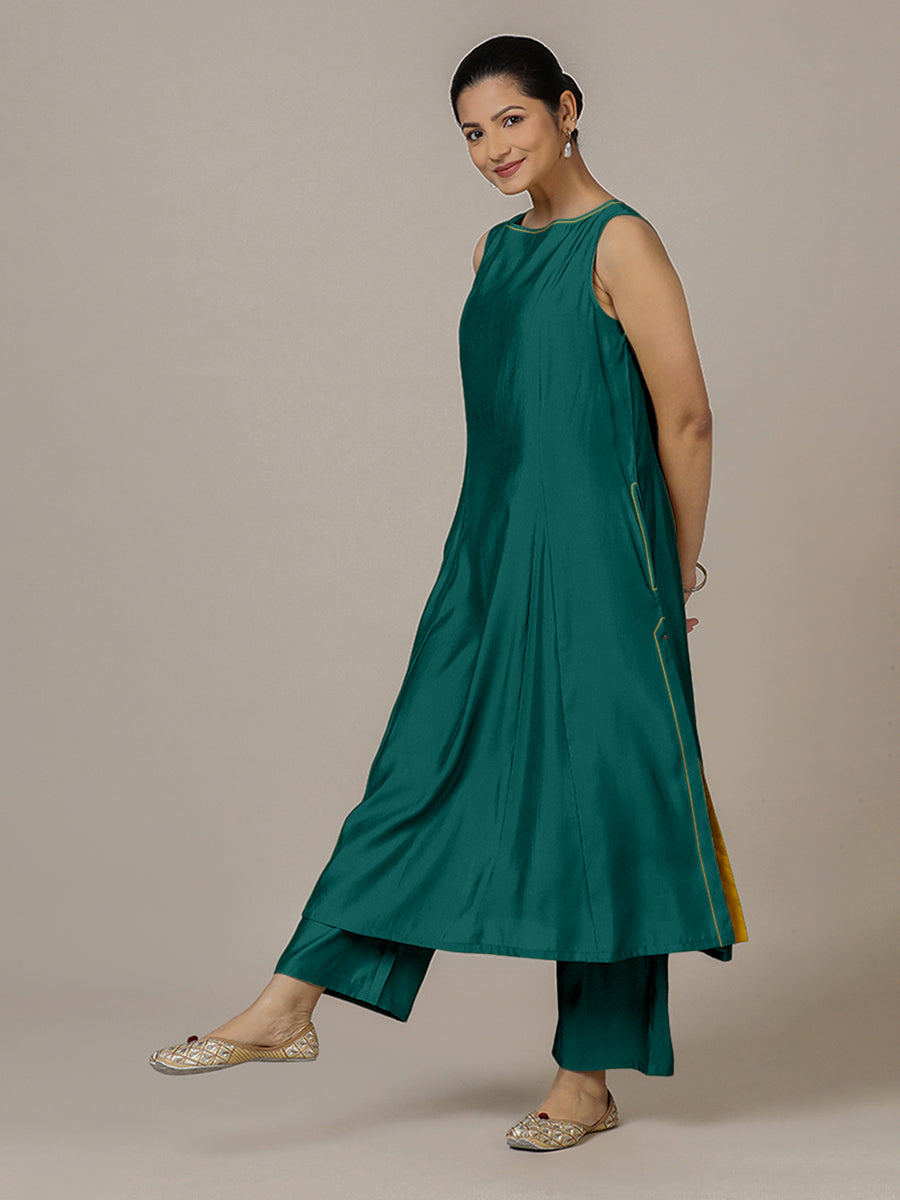 Sarah x Rozaana Kurta, in Green Viscose, featuring sleeveless and boat neckline, made for daily & work (view 6).