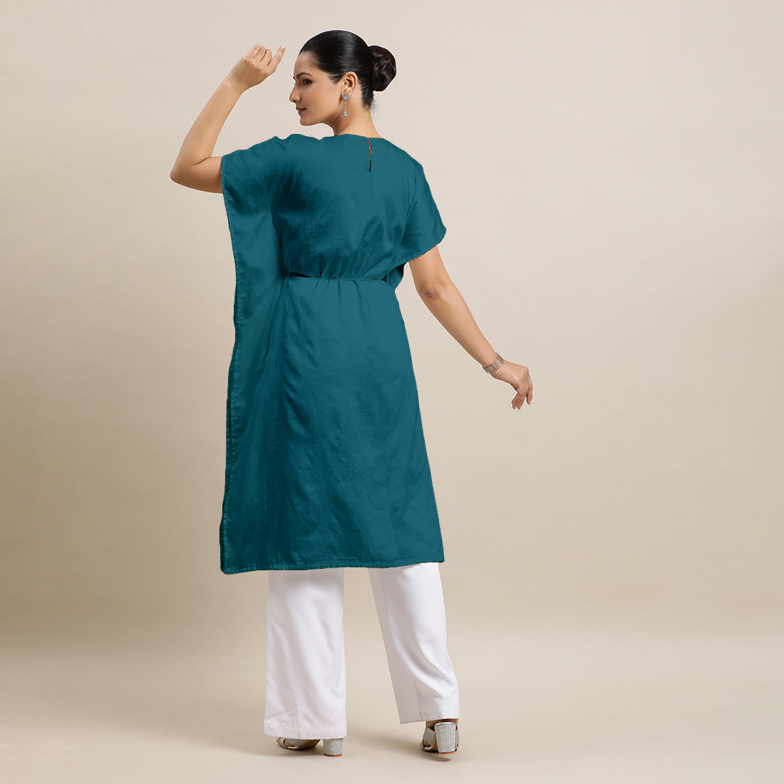 Siya x Rozaana Kurta, in Green Viscose, featuring elbow sleeves and v-neckline, made for daily & work (view 2).