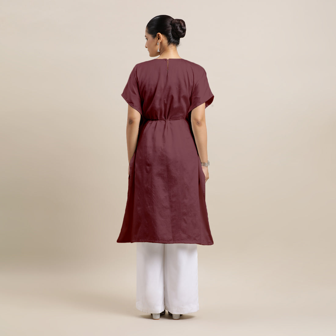 Siya x Rozaana Kurta, in Maroon Viscose, featuring elbow sleeves and v-neckline, made for daily & work (view 2).