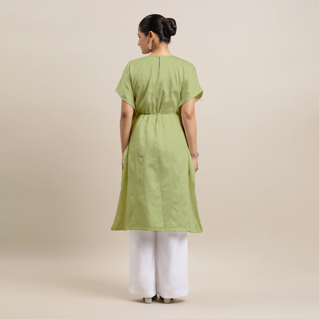 Siya x Rozaana Kurta, in Green Viscose, featuring elbow sleeves and v-neckline, made for daily & work (view 5).