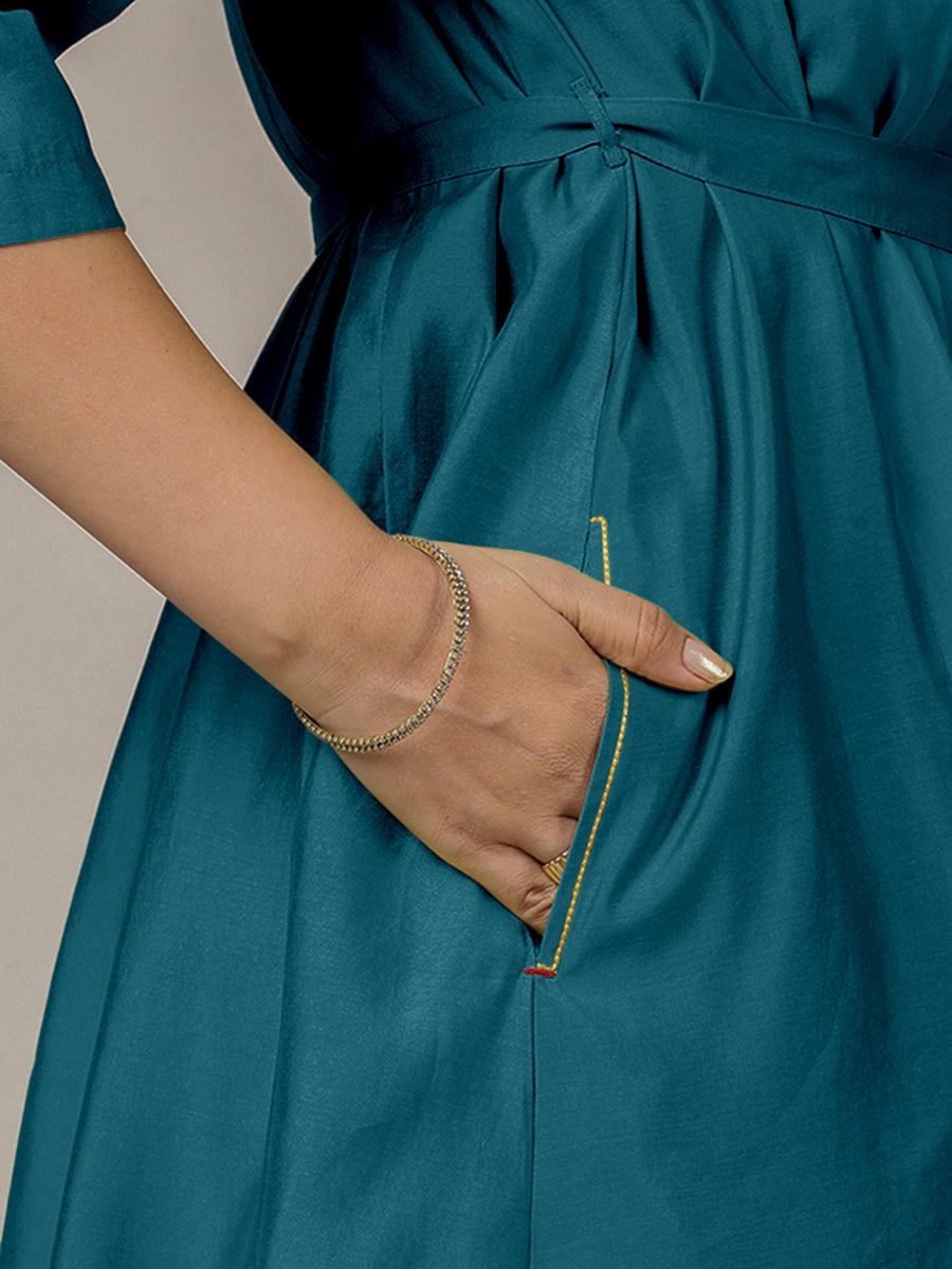 Tuhi x Rozaana Kurta, in Blue Viscose, featuring three quarter sleeves and v-neckline, made for daily & work (view 5).