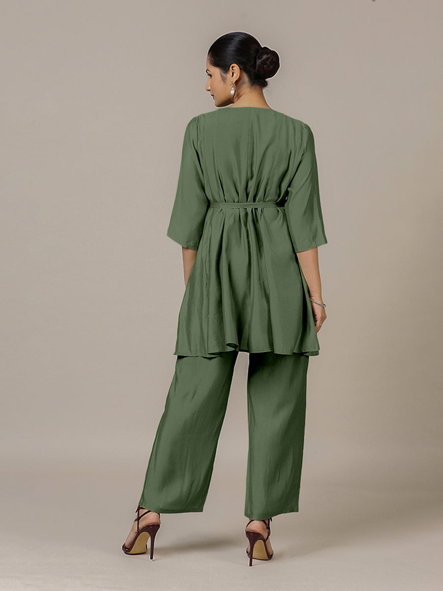Tuhi x Rozaana Kurta, in Green Viscose, featuring three quarter sleeves and v-neckline, made for daily & work (view 2).