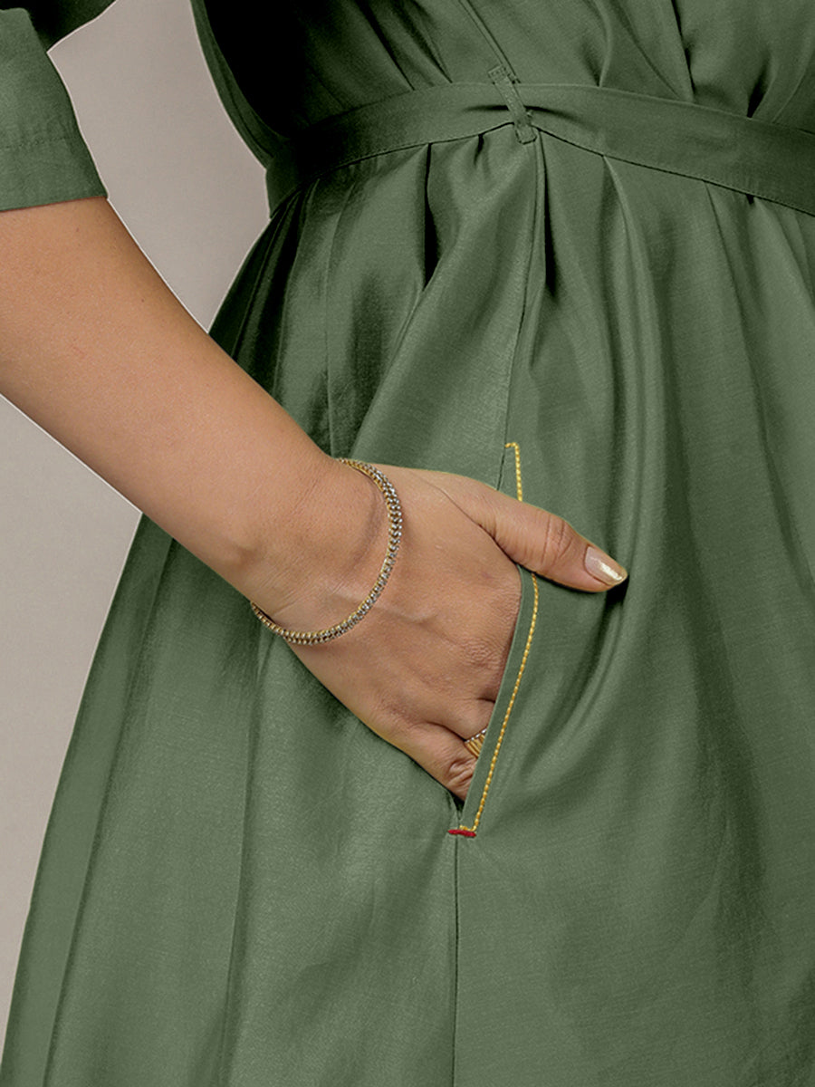 Tuhi x Rozaana Kurta, in Green Viscose, featuring three quarter sleeves and v-neckline, made for daily & work (view 5).