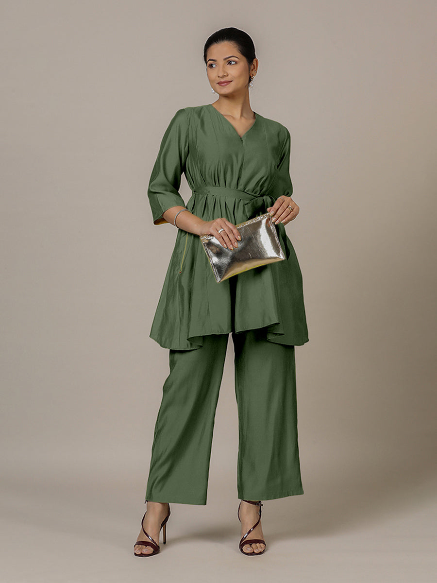 Tuhi x Rozaana Kurta, in Green Viscose, featuring three quarter sleeves and v-neckline, made for daily & work (view 6).
