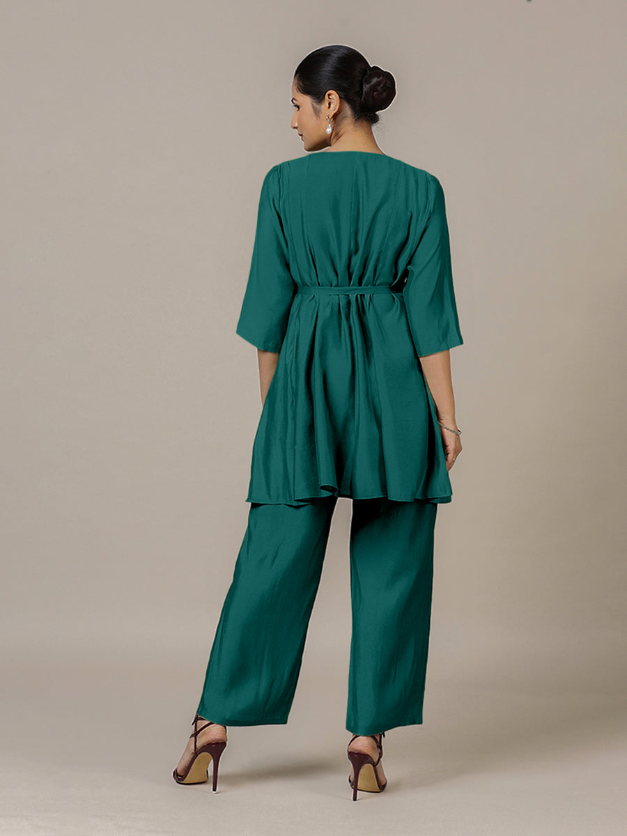 Tuhi x Rozaana Kurta, in Green Viscose, featuring three quarter sleeves and v-neckline, made for daily & work (view 2).