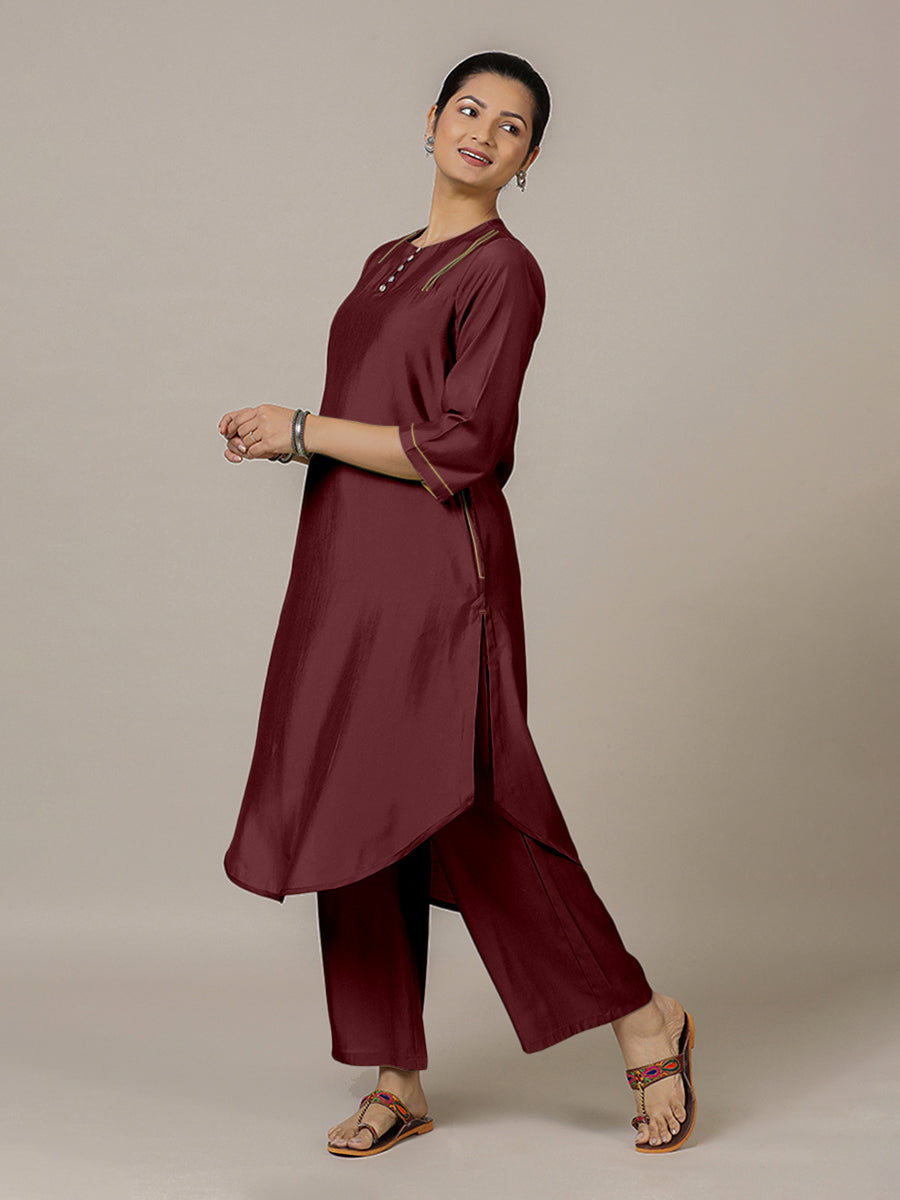 Urvi x Rozaana Kurta, in Maroon Viscose, featuring three quarter sleeves and round neckline, made for daily & work (view 5).