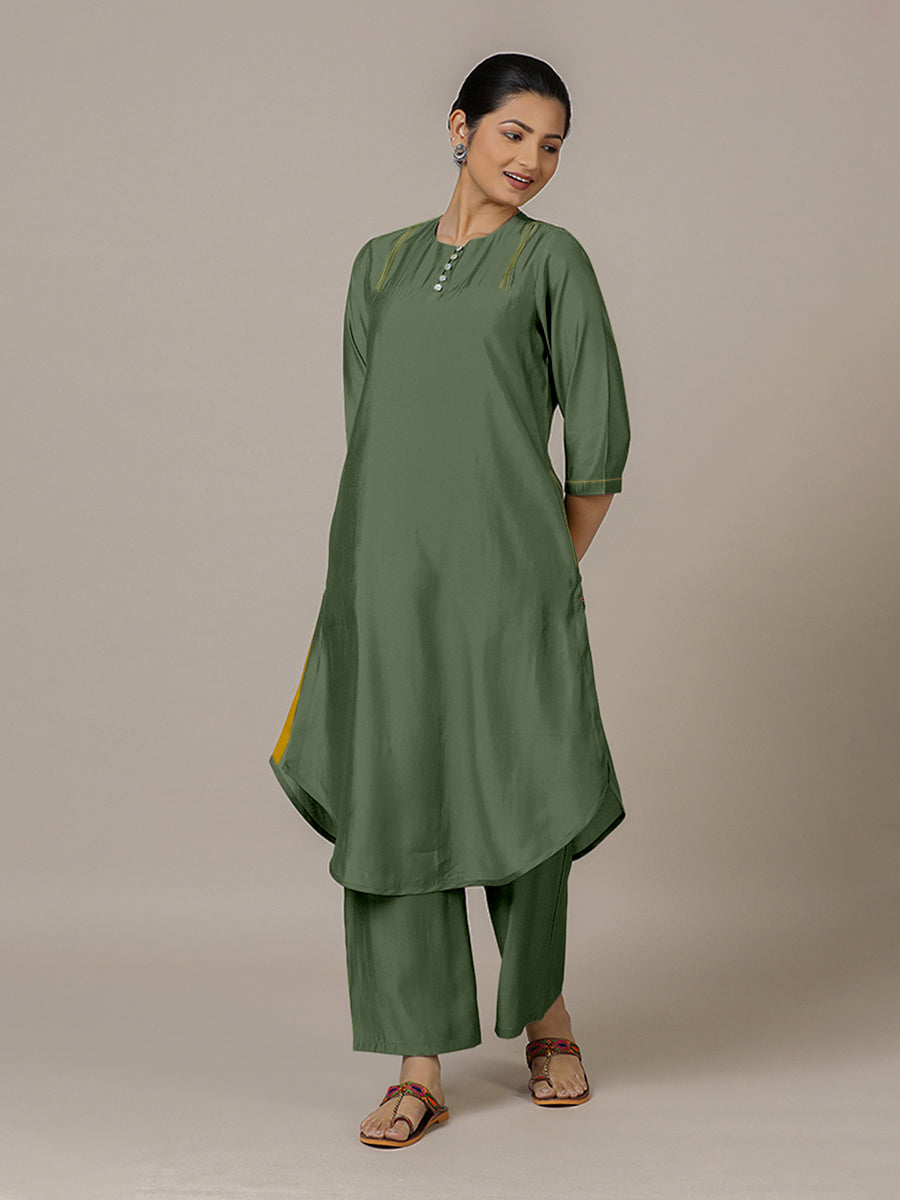 Urvi x Rozaana Kurta, in Green Viscose, featuring three quarter sleeves and round neckline, made for daily & work (view 5).