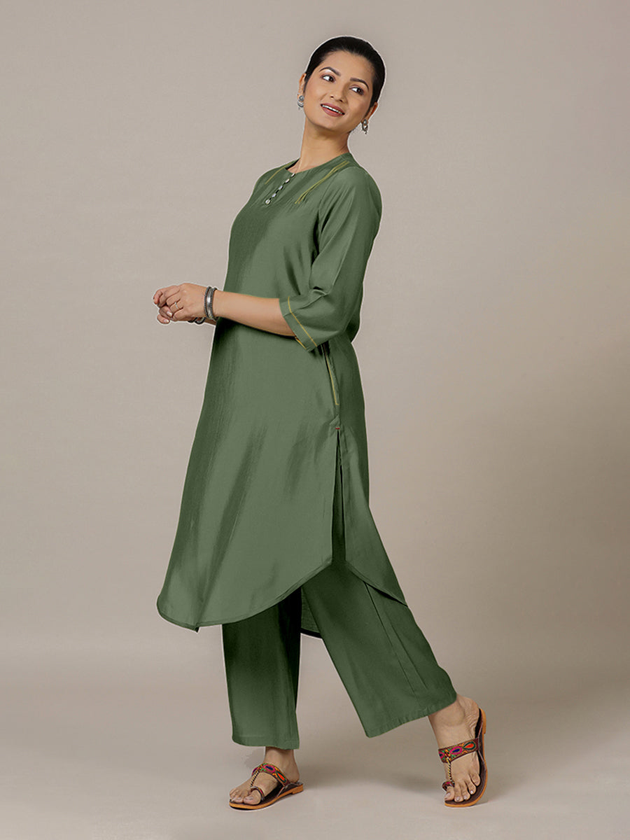 Urvi x Rozaana Kurta, in Green Viscose, featuring three quarter sleeves and round neckline, made for daily & work (view 6).
