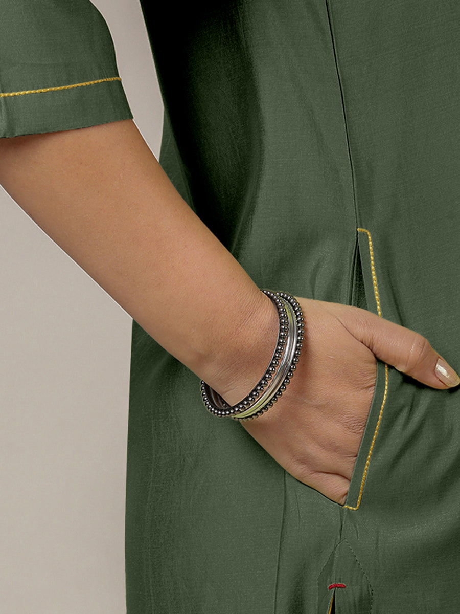 Urvi x Rozaana Kurta, in Green Viscose, featuring three quarter sleeves and round neckline, made for daily & work (view 4).