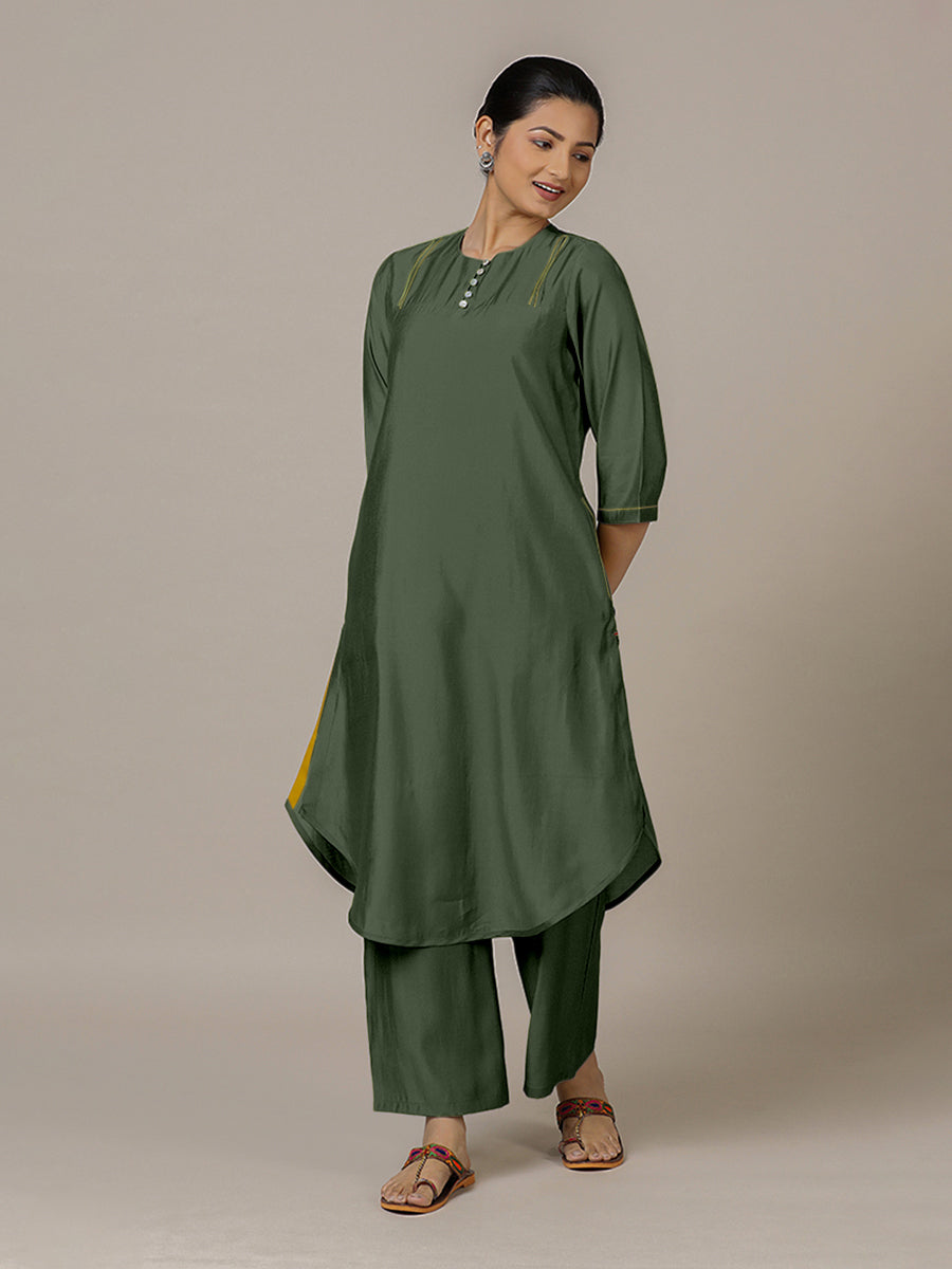 Urvi x Rozaana Kurta, in Green Viscose, featuring three quarter sleeves and round neckline, made for daily & work (view 5).