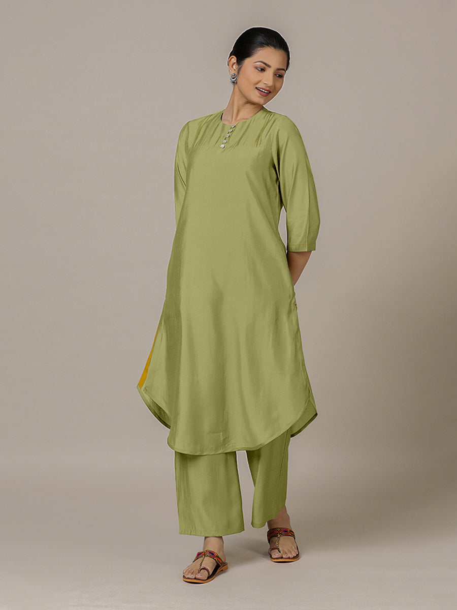 Urvi x Rozaana Kurta, in Green Viscose, featuring three quarter sleeves and round neckline, made for daily & work (view 5).