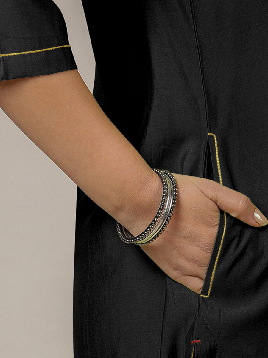 Urvi x Rozaana Kurta, in Black Viscose, featuring three quarter sleeves and round neckline, made for daily & work (view 4).